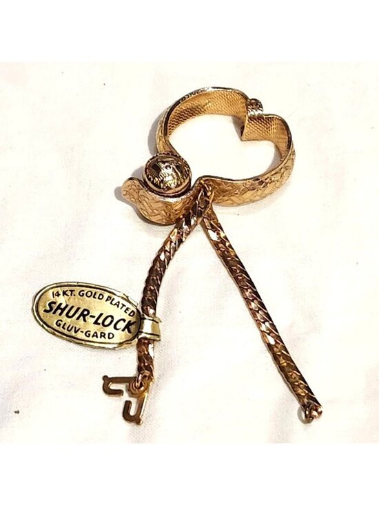 Shur-Lock Accessories - 14k Gold Plated Shur-Lock Vintage Glove Holder Floral Detailing Original Tag